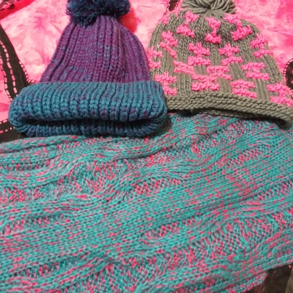 Good used condition scarf with two hats. - Picture 2 of 3